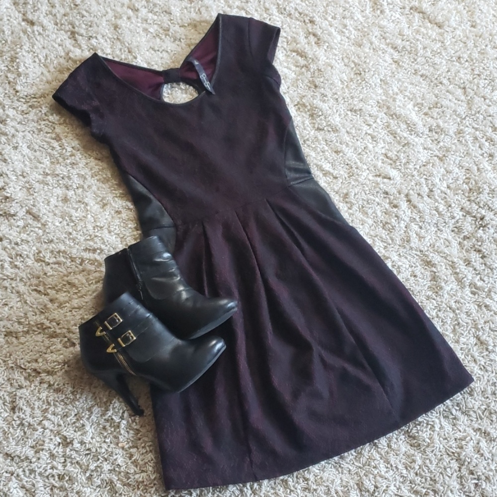 Jessica Simpson black lace dress with pockets.
Size small